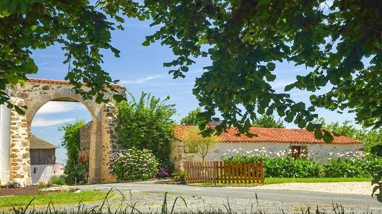Bed and Breakfast Domaine De La Courillere Le Boupere Экстерьер фото